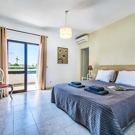 Gale Sleeps 10 Pool Air Con Wifi וילה Patroves